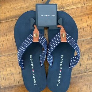 NWT Tommy Hilfiger Blue and White Polka Dot Flip Flops Size 7